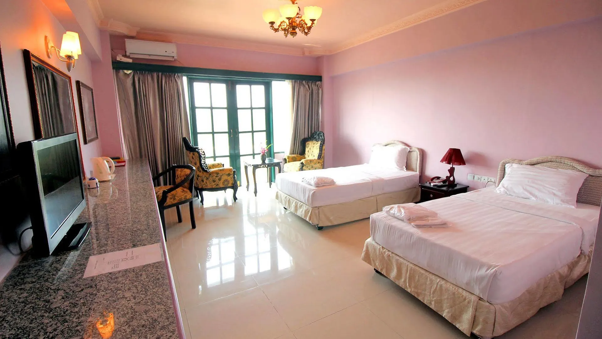 Yangon International Hotel 3*,